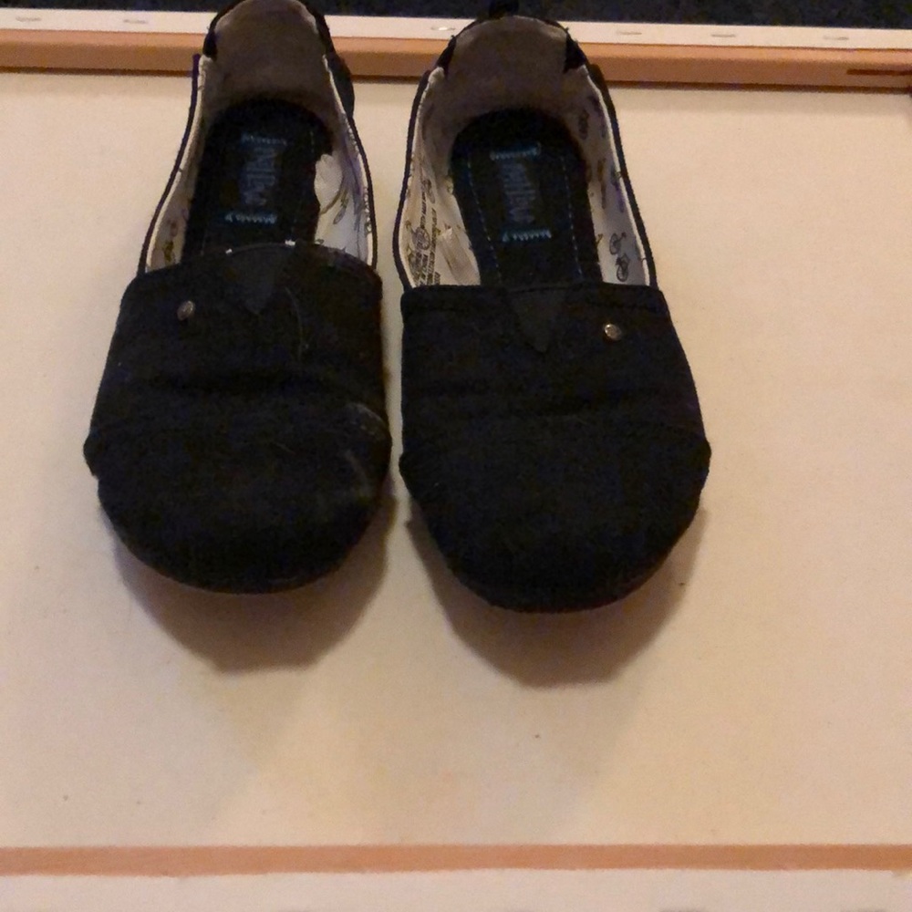 Black knock off toms